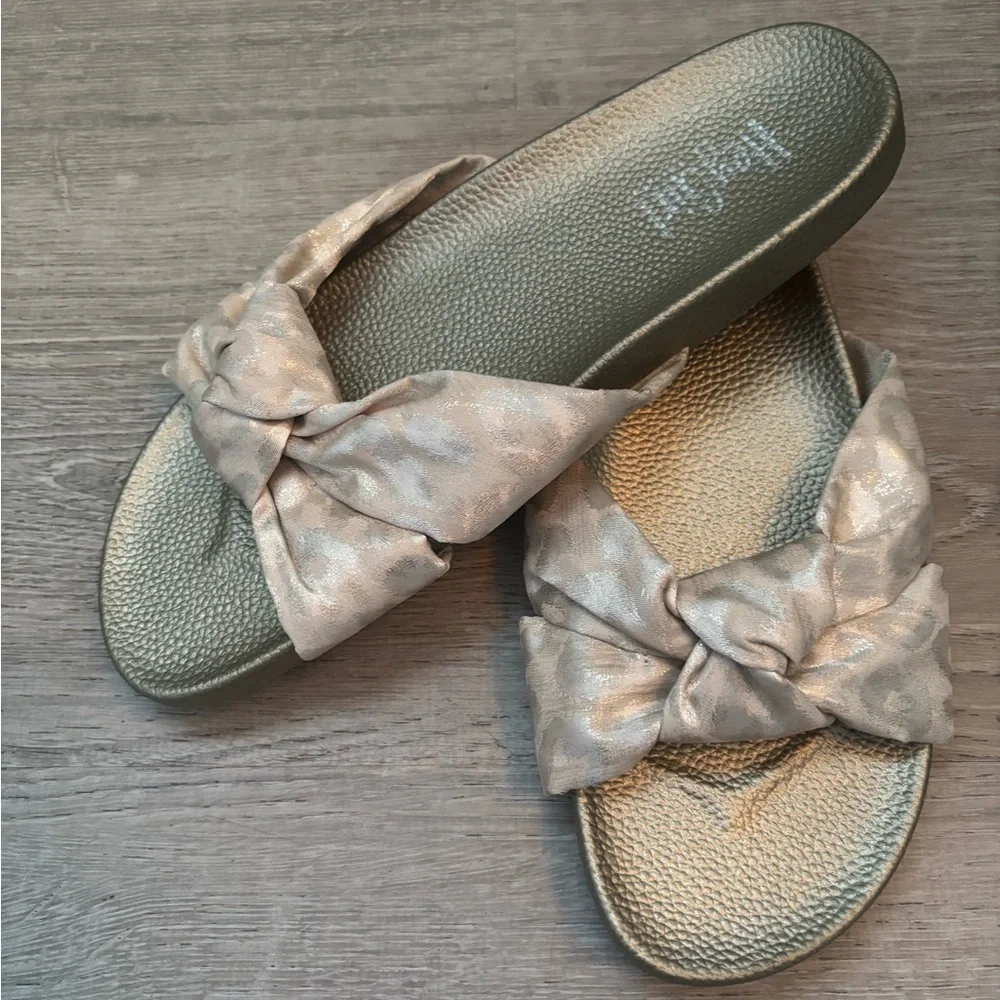 ❤️NEW+PRETTY GOLD/LEOPARD PRINT SLIDE SIZE~9 - Picture 1 of 7